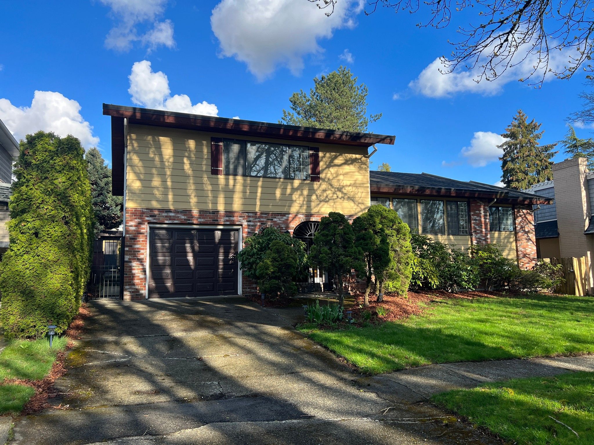 Spacious 3BR 2BR Two-Story House in Vancouver West