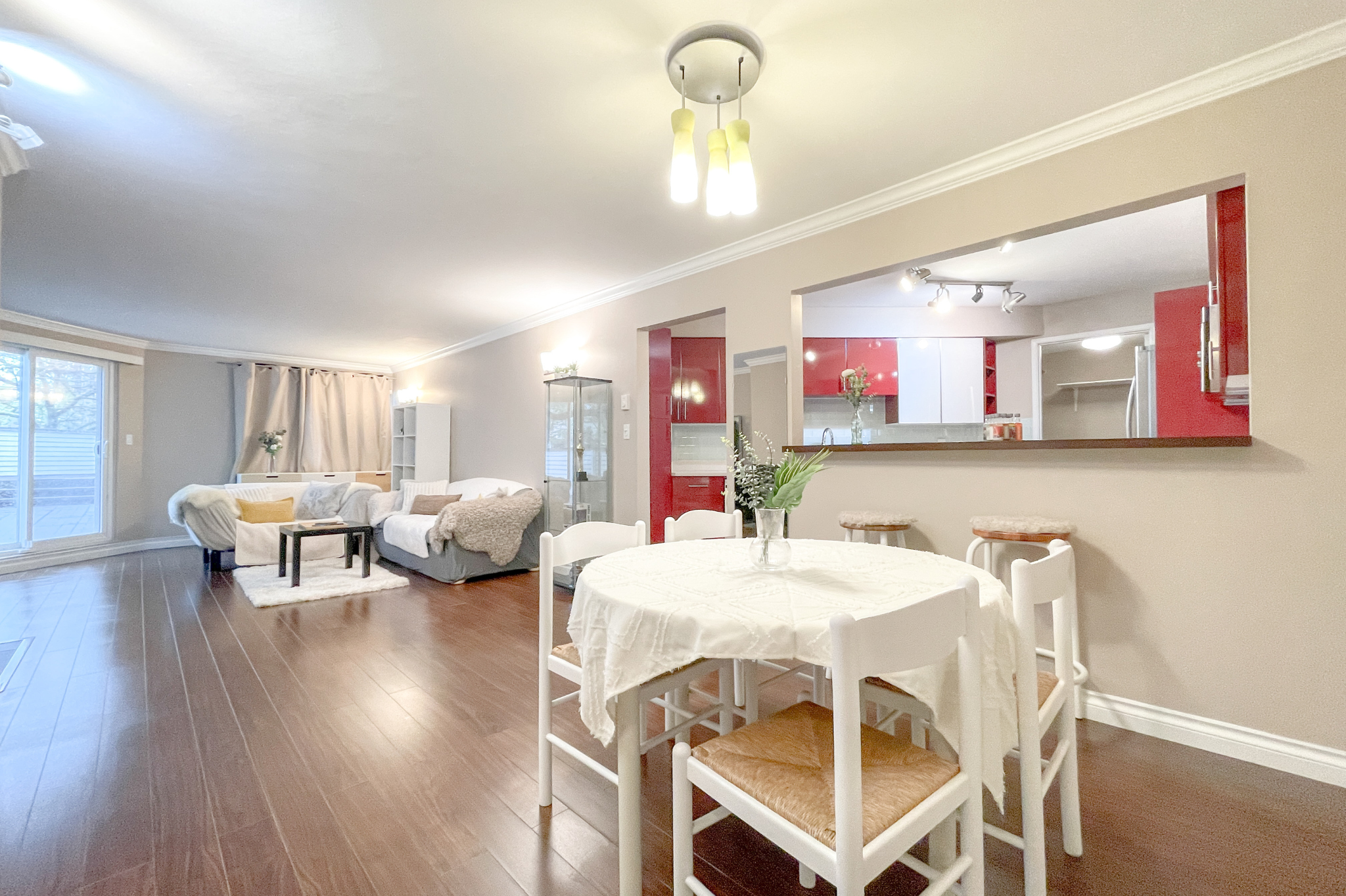 【Rental Listing】Furnished Spacious 2BR Corner Unit Kerrisdale Vancouver West